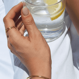 18K Armreif Elyndra – wasserfest
